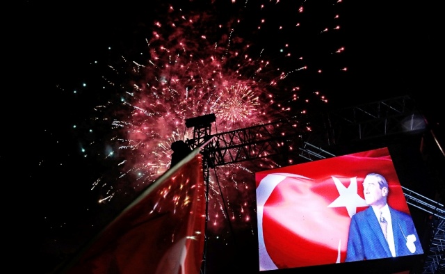 ATAŞEHİR’DE ONBİNLER CUMHURİYET İÇİN YÜRÜDÜ 2019